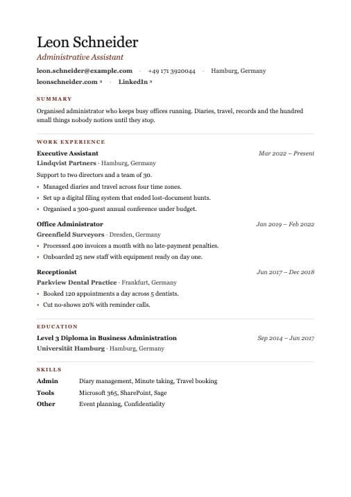 A CV in the Editorial layout, made by SikerCV.